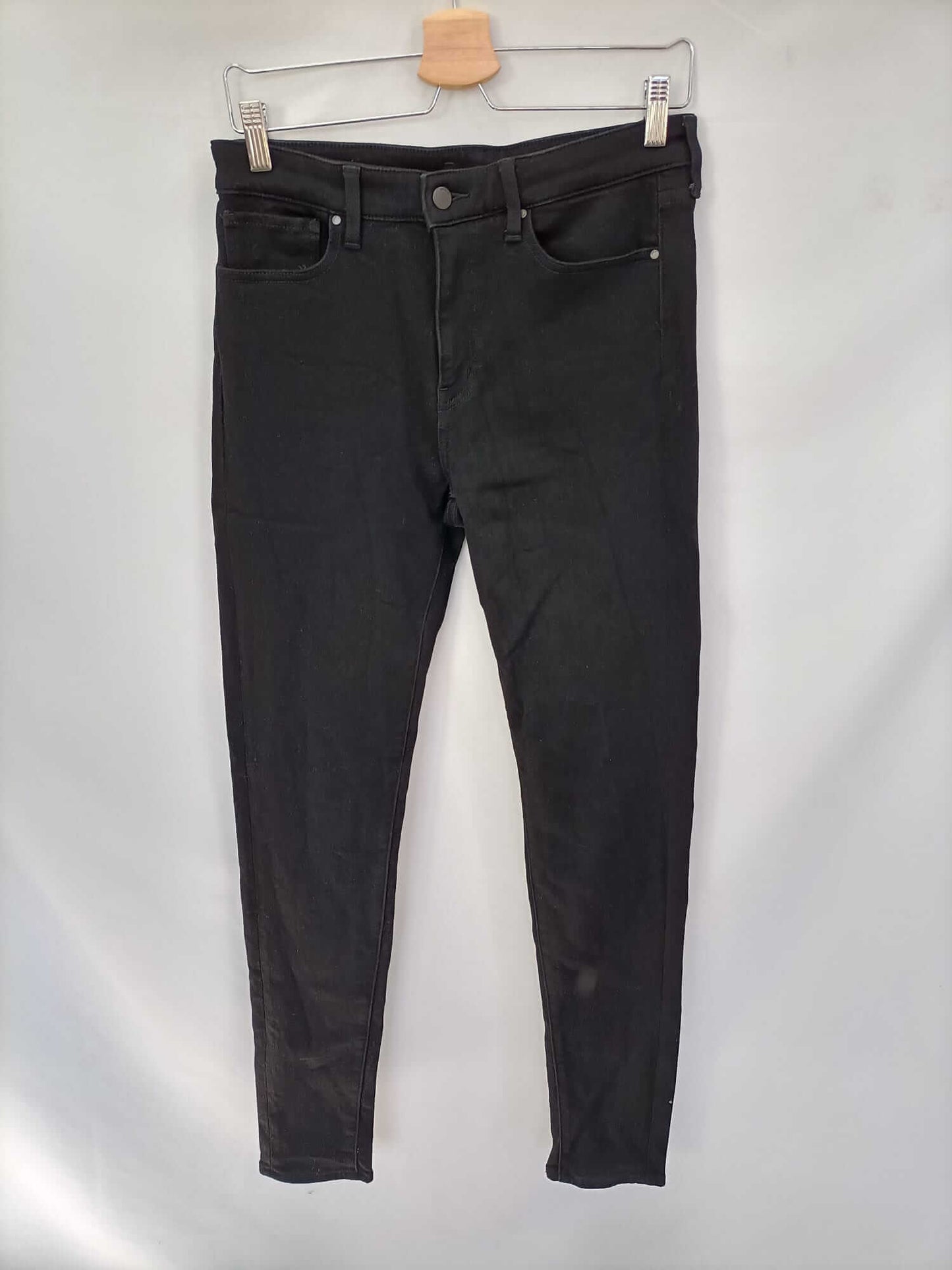 UNIQLO. Pantalón negro básico T.38