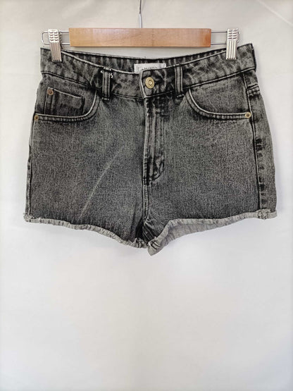 MANGO. Shorts gris T.36