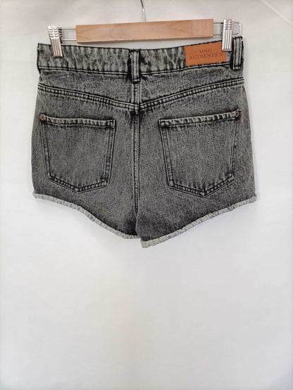 MANGO. Shorts gris T.36