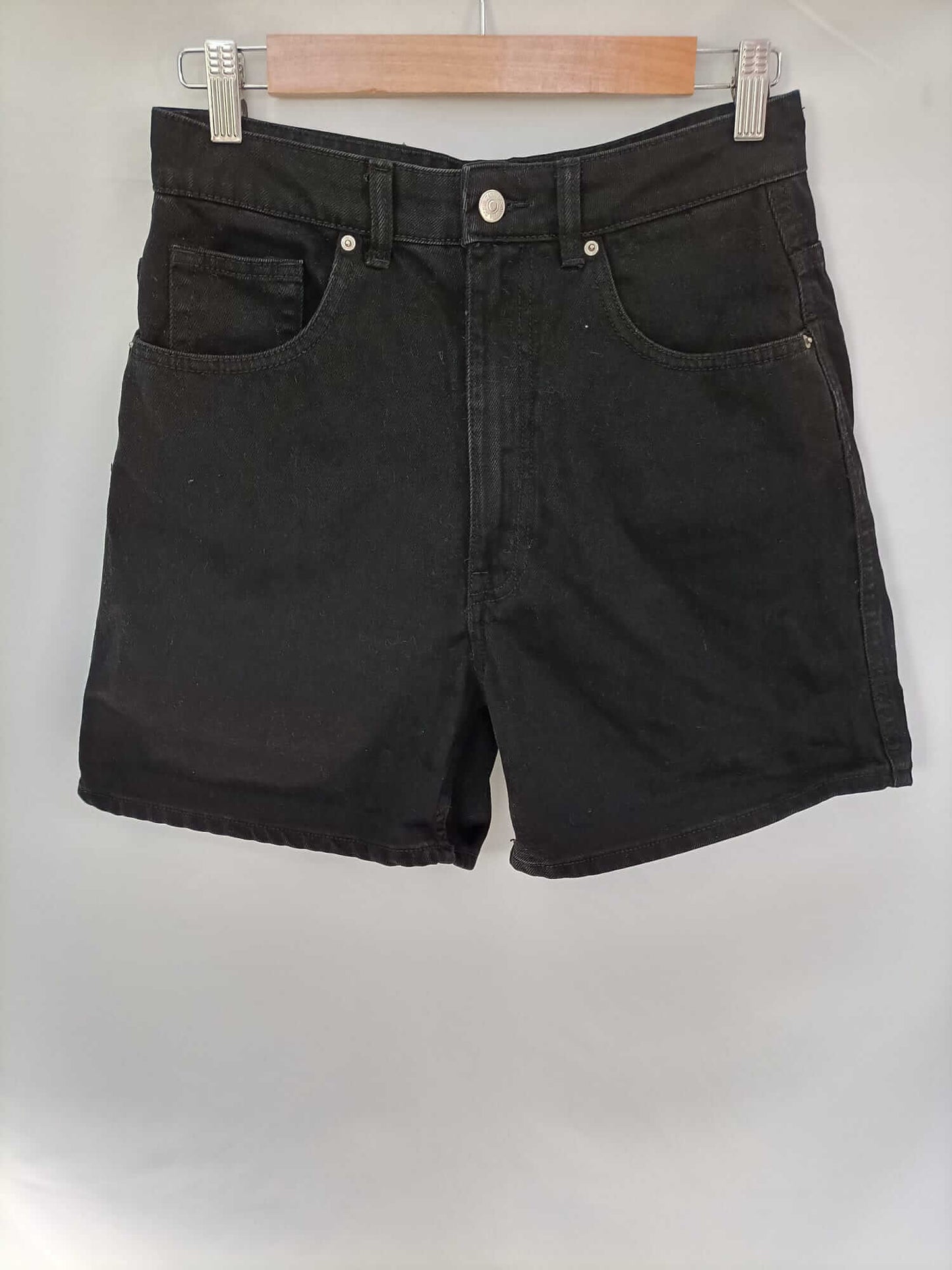 ZARA. Shorts negro denim T.38