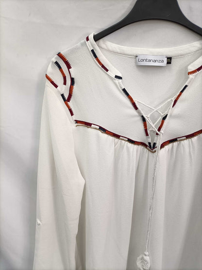 LONTANANZA. Blusa blanca detalle étnicos T.xl