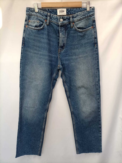 ZARA.Pantalones denim oscuro T.38