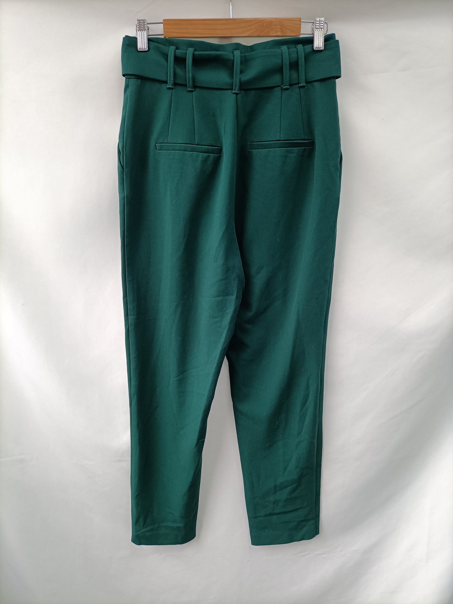 ZARA. Pantalones verdes T.s