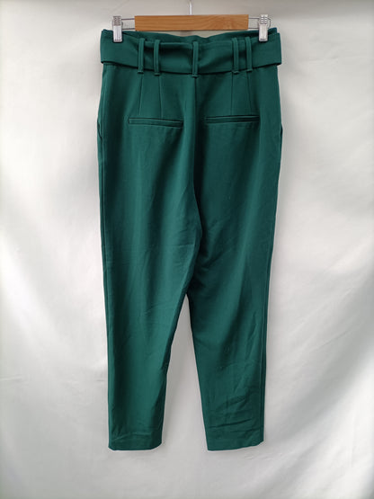 ZARA. Pantalones verdes T.s