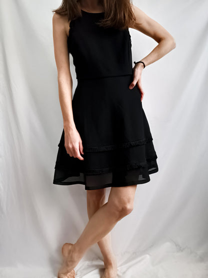 SANDRO. Vestido negro flecos T.1(s)