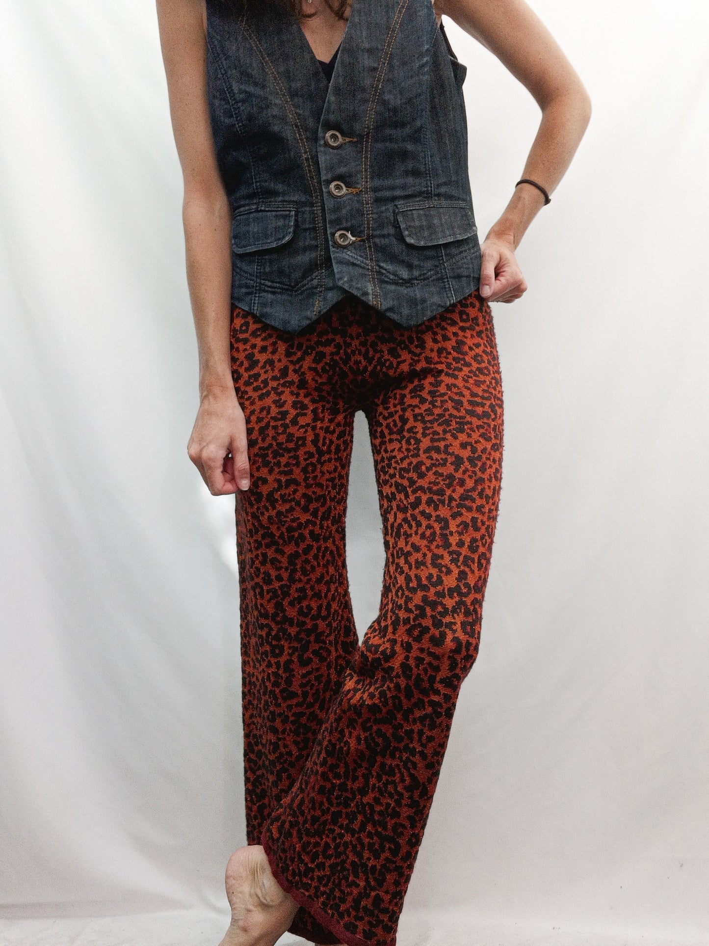 ZARA. Pantalón punto animal print T.s