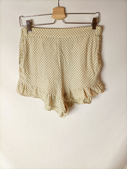 H&M. Pantalón corto beige T.36