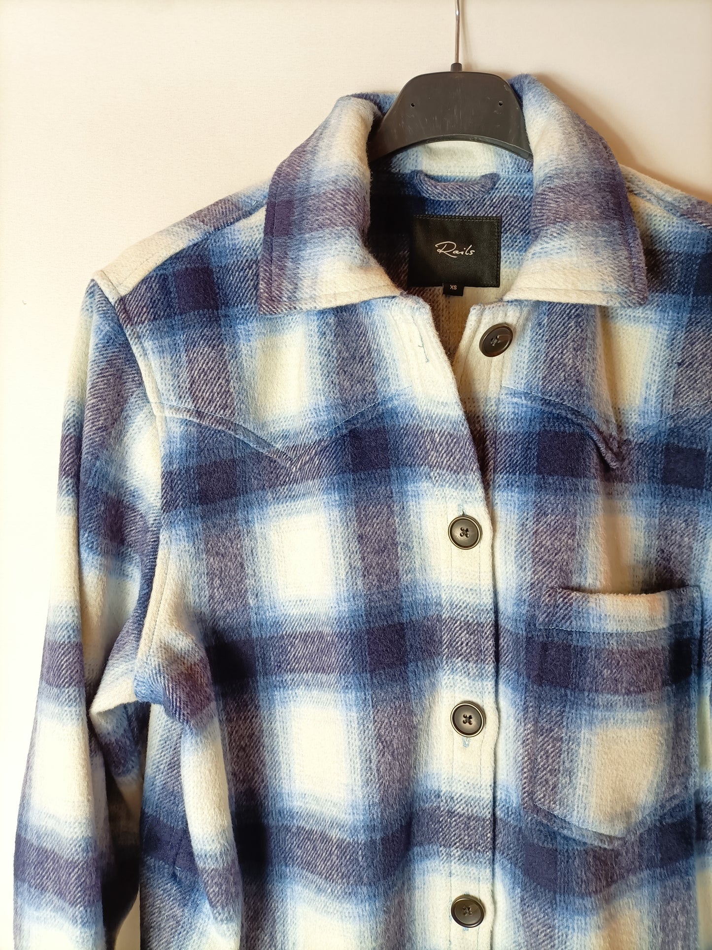 RAILS. Sobre camisa cuadros azules. T XS