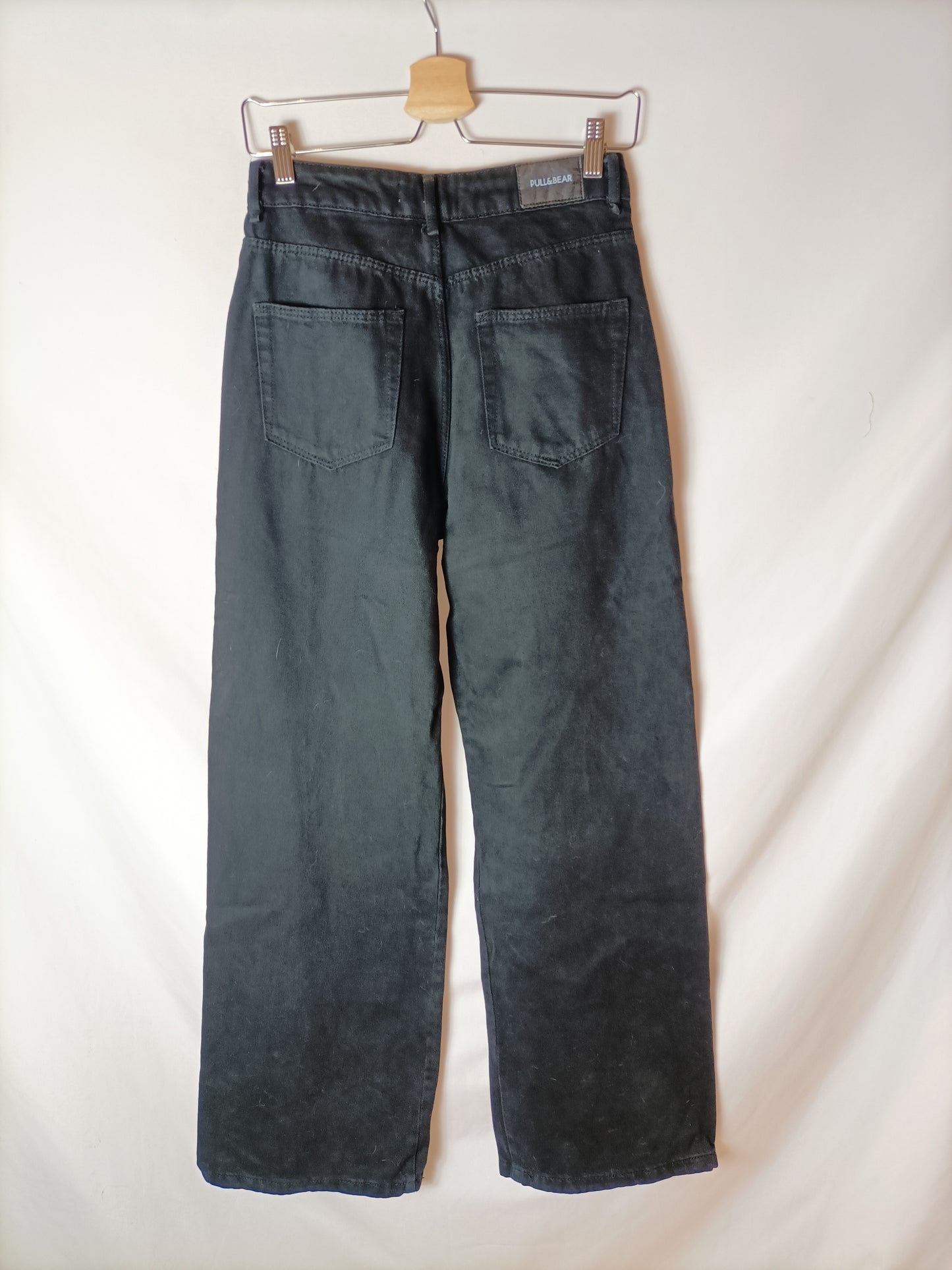 PULL&BEAR. Pantalón ancho negro T.34