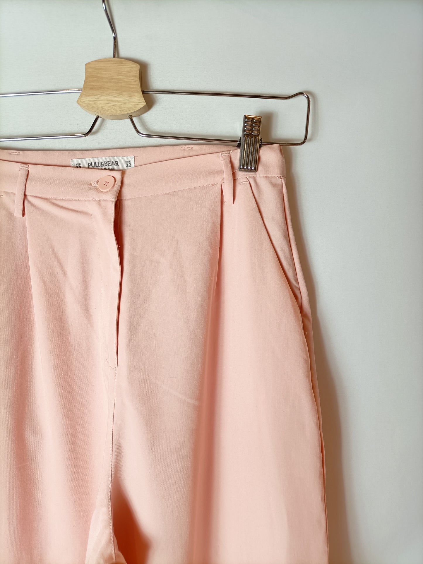 PULL&BEAR.Pantalón ancho rosa T.32