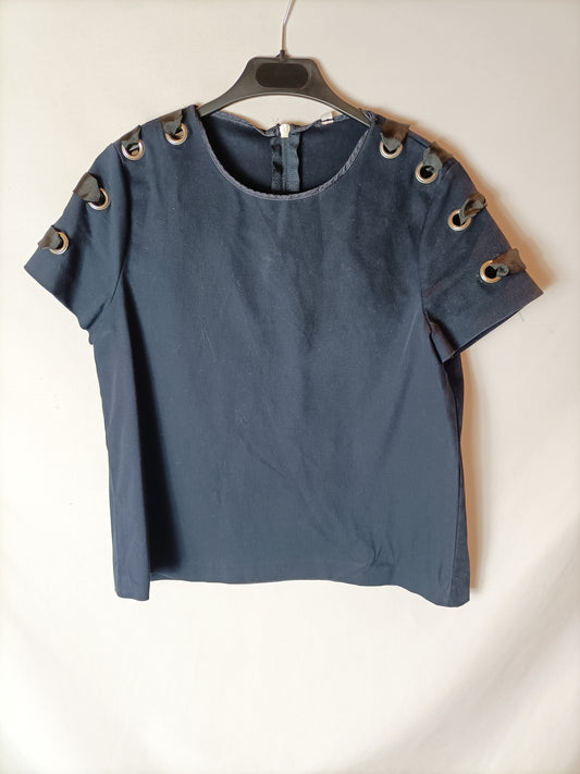 ZARA. Top negro detalle hombro. T M