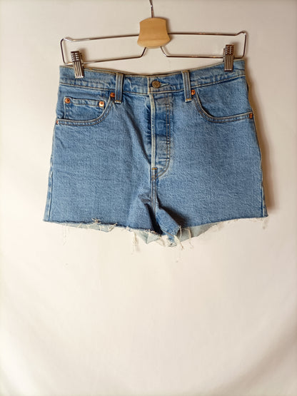 LEVI`S. Shorts vaquero deshilachado T.29