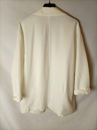 STRADIVARIUS. Blazer blanco roto T.m