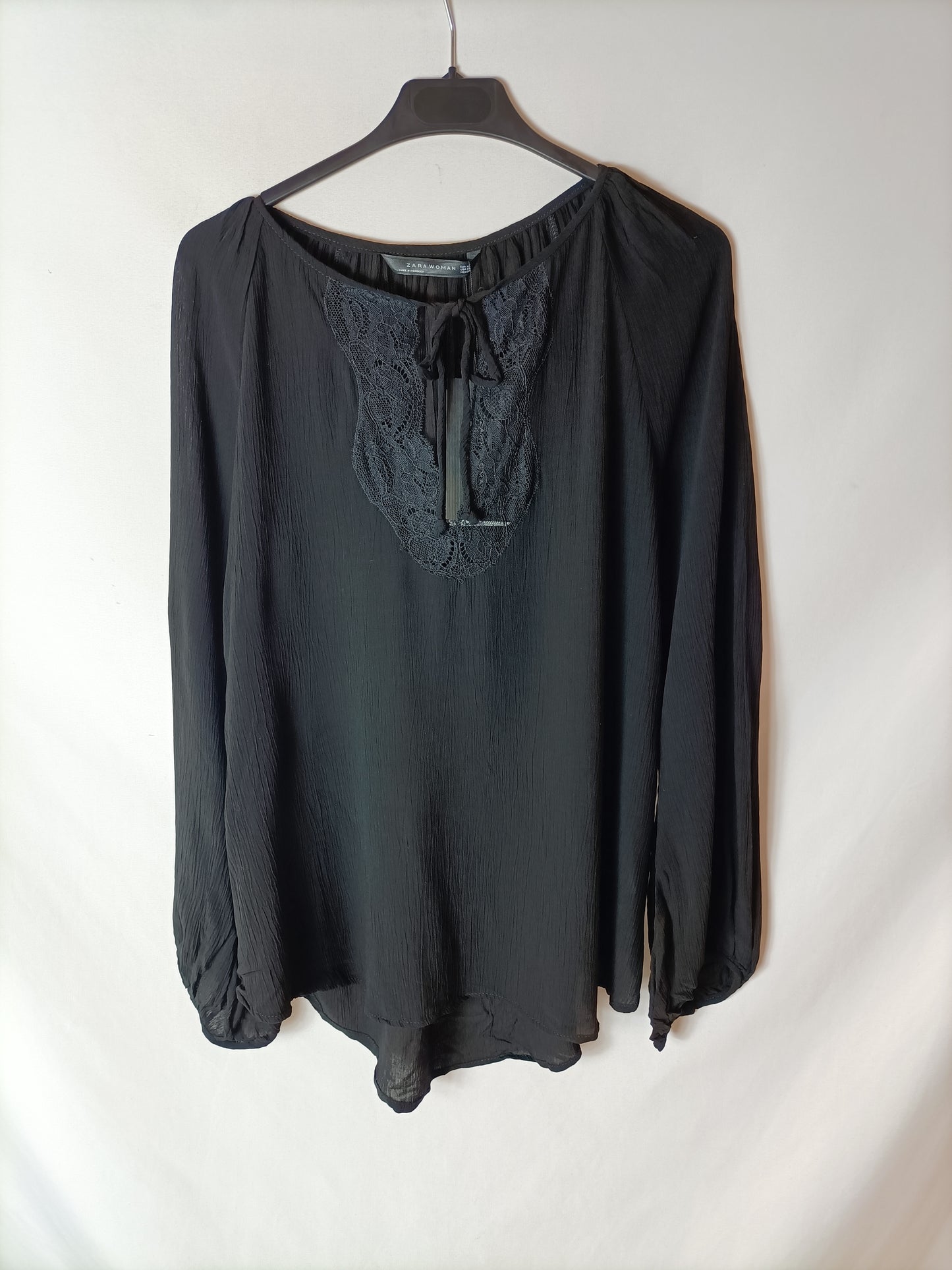 ZARA. blusa negra encaje T.xs