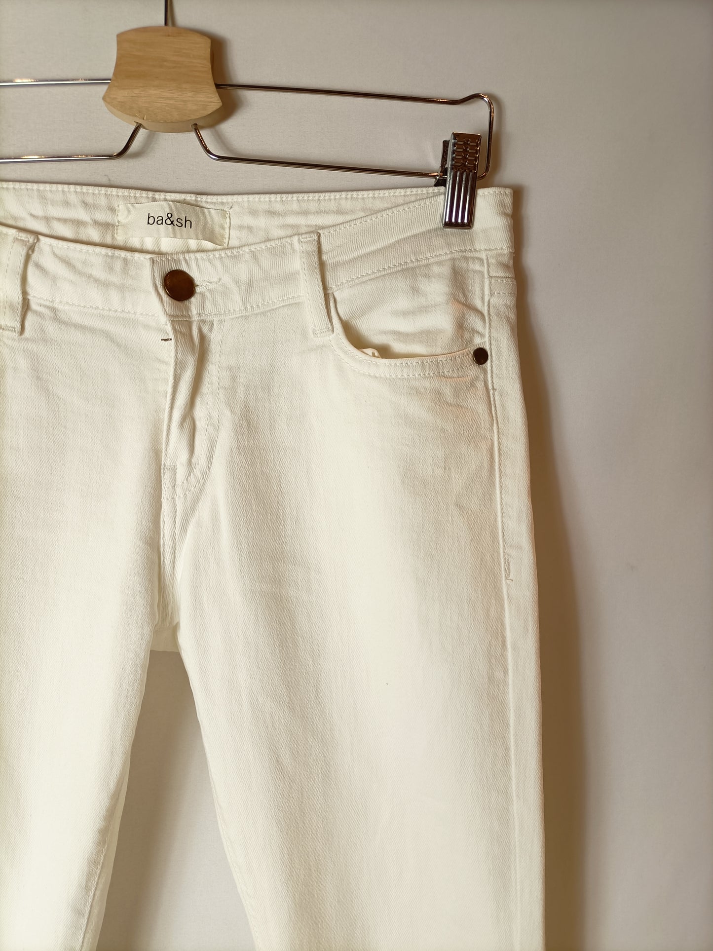 BA&SH. Pantalones pitillo blancos. T 27 (38)