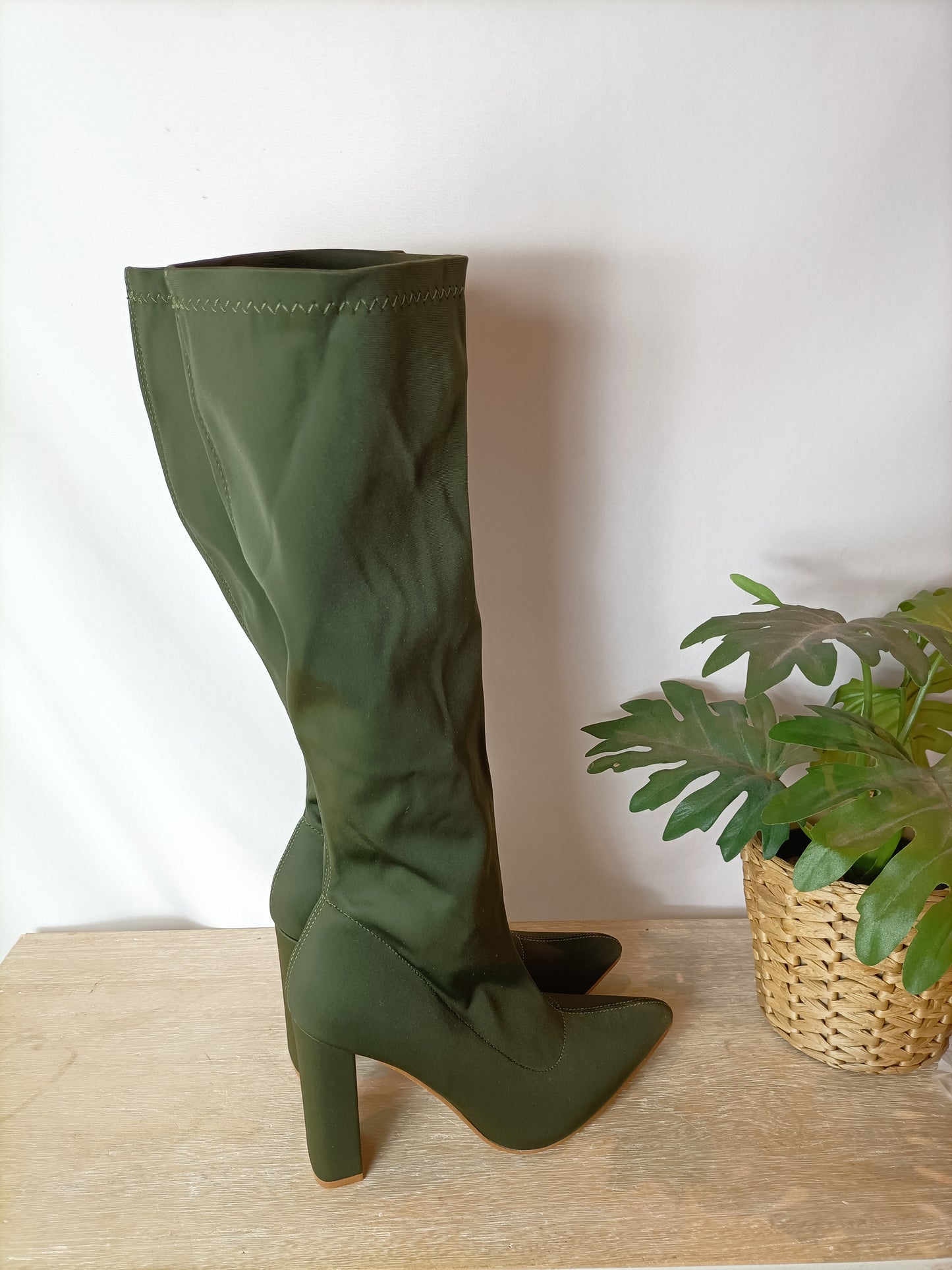 OTRAS. Botas verdes neopreno T.37