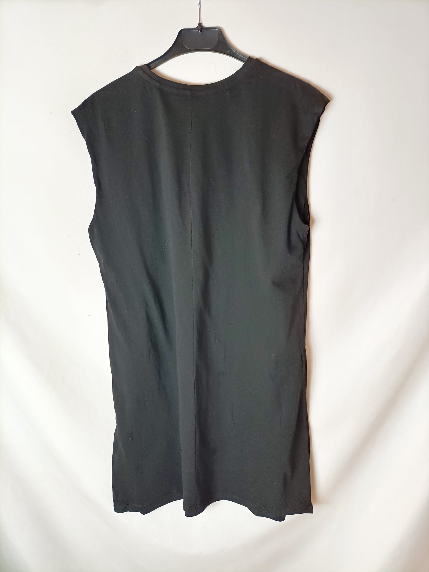 STRADIVARIUS. Vestido negro sin mangas T.l