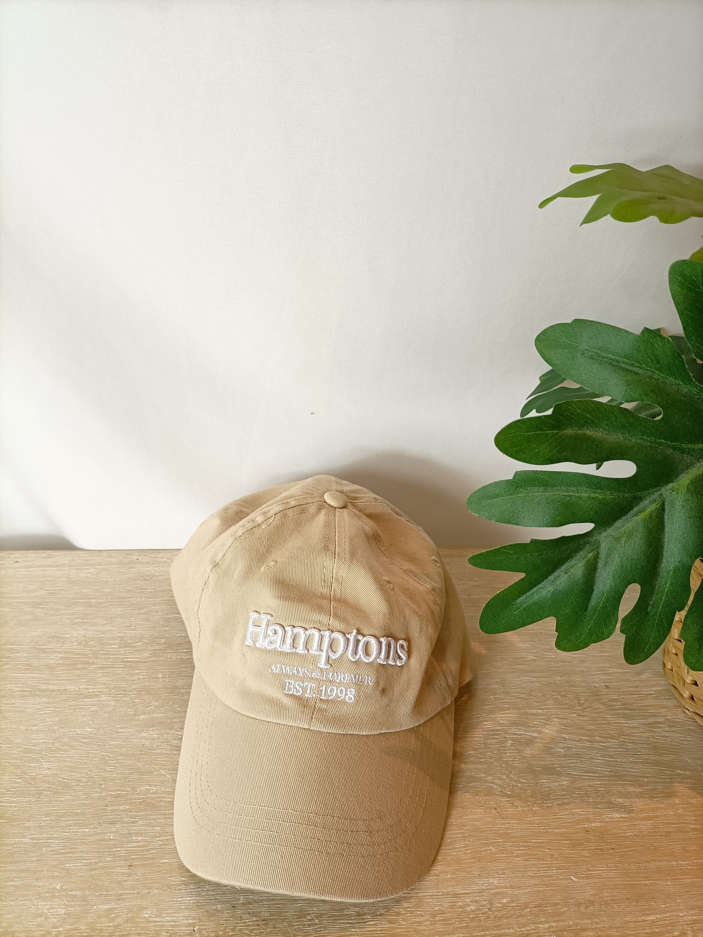 BERSHKA. Gorra beige "hamptons"