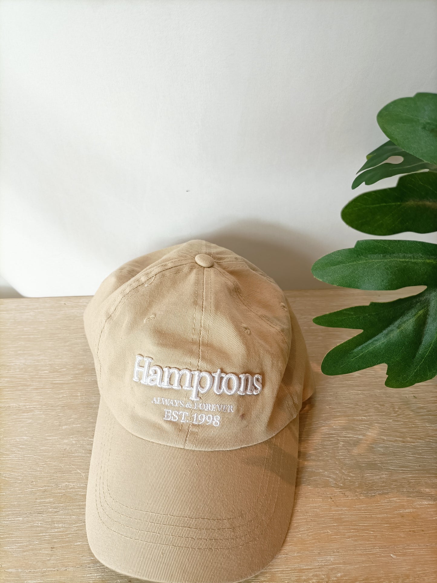 BERSHKA. Gorra beige "hamptons"