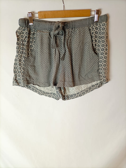 OYSHO. Shorts estampado floral t.L