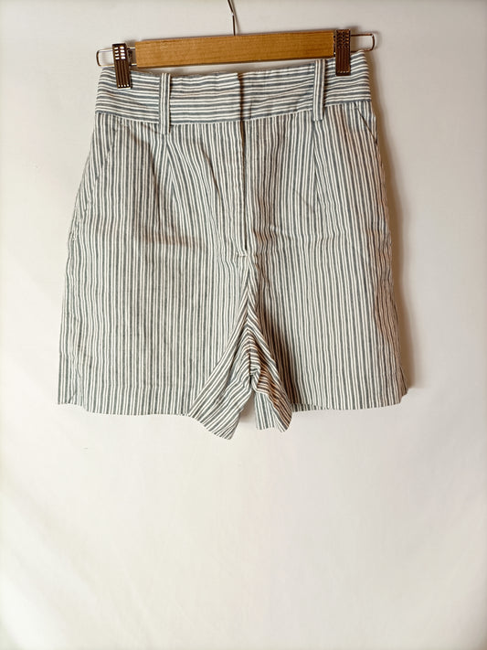 ZARA. Short cintura alta rayas azules y blancas T.xs