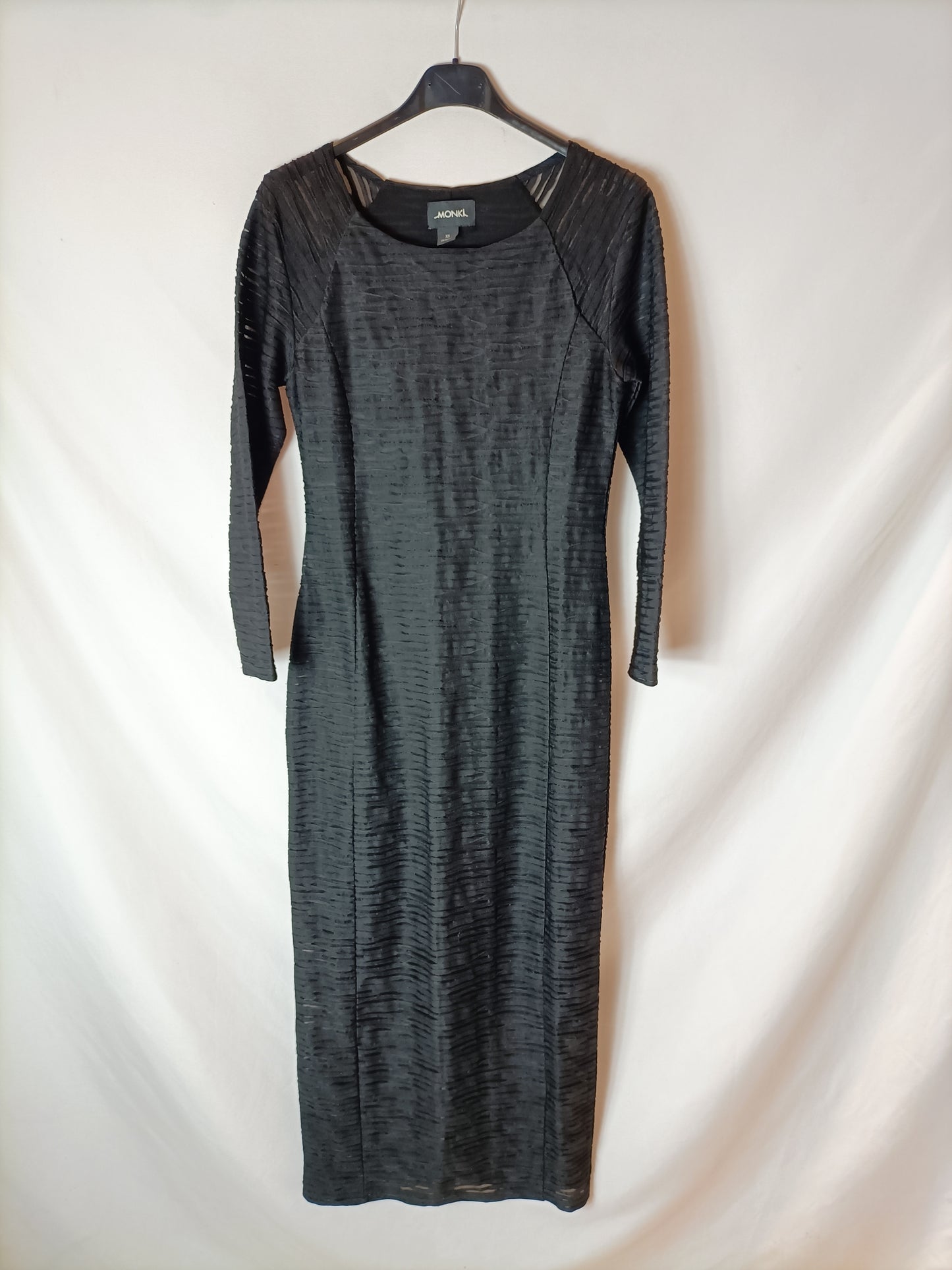 MONKI. Vestido midi negro entallado. T XS (S)