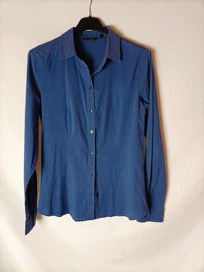 MASSIMO DUTTI. Blusa azul efecto desgastado. T 38