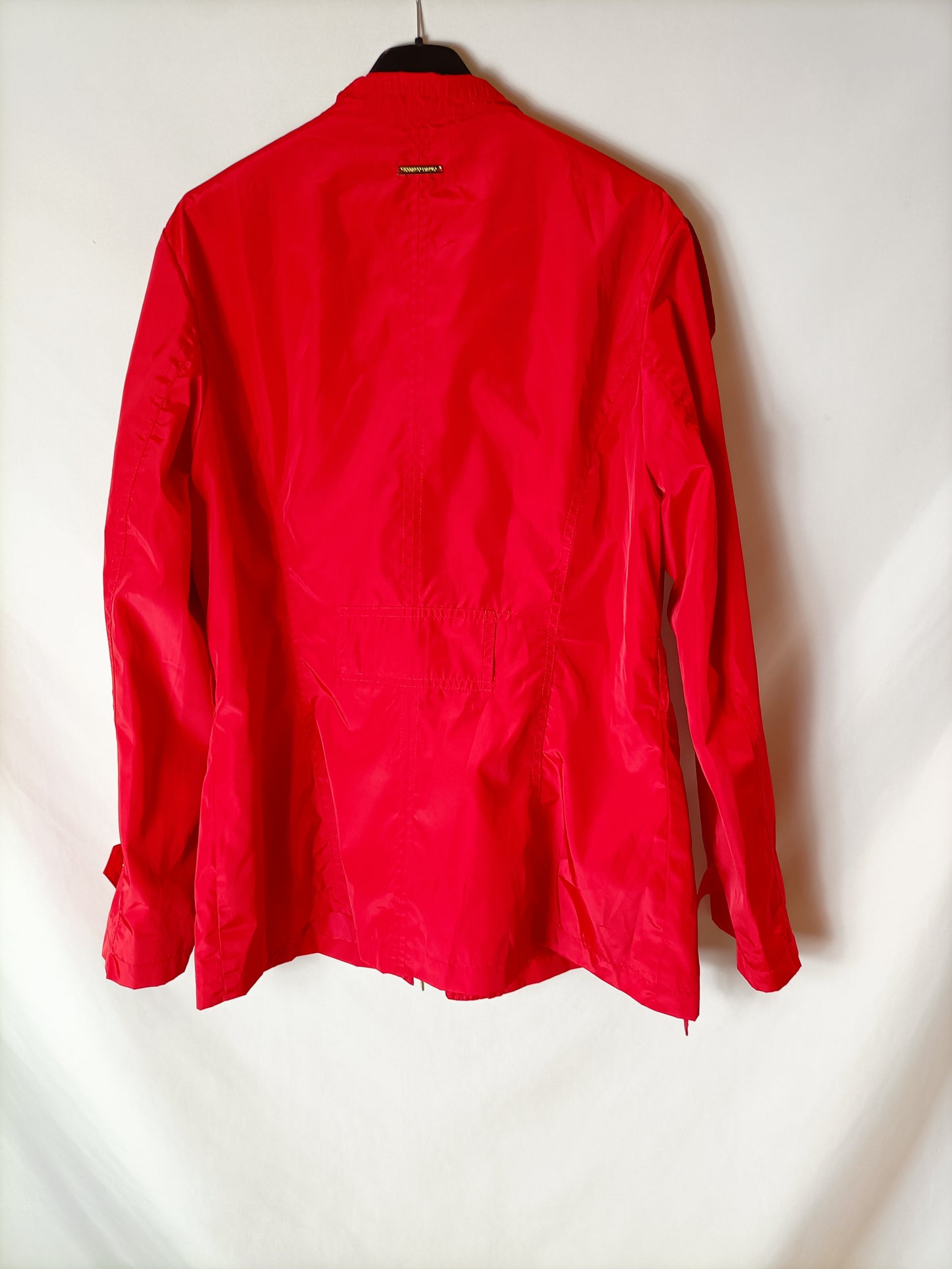 ROBERTO VERINO. Chaqueta roja corta vientos. T XL