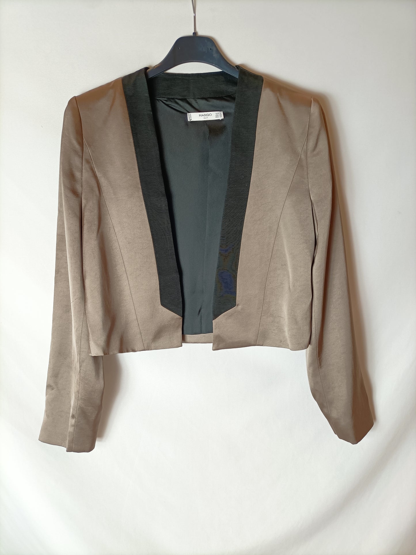 MANGO. Chaqueta ocre cortita T.s TARA