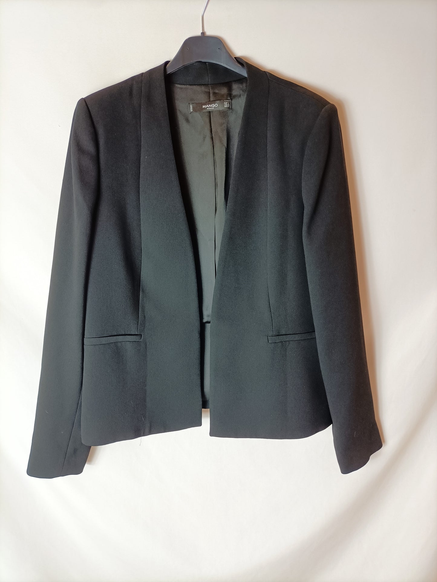 MANGO. Blazer negra de vestir T.l