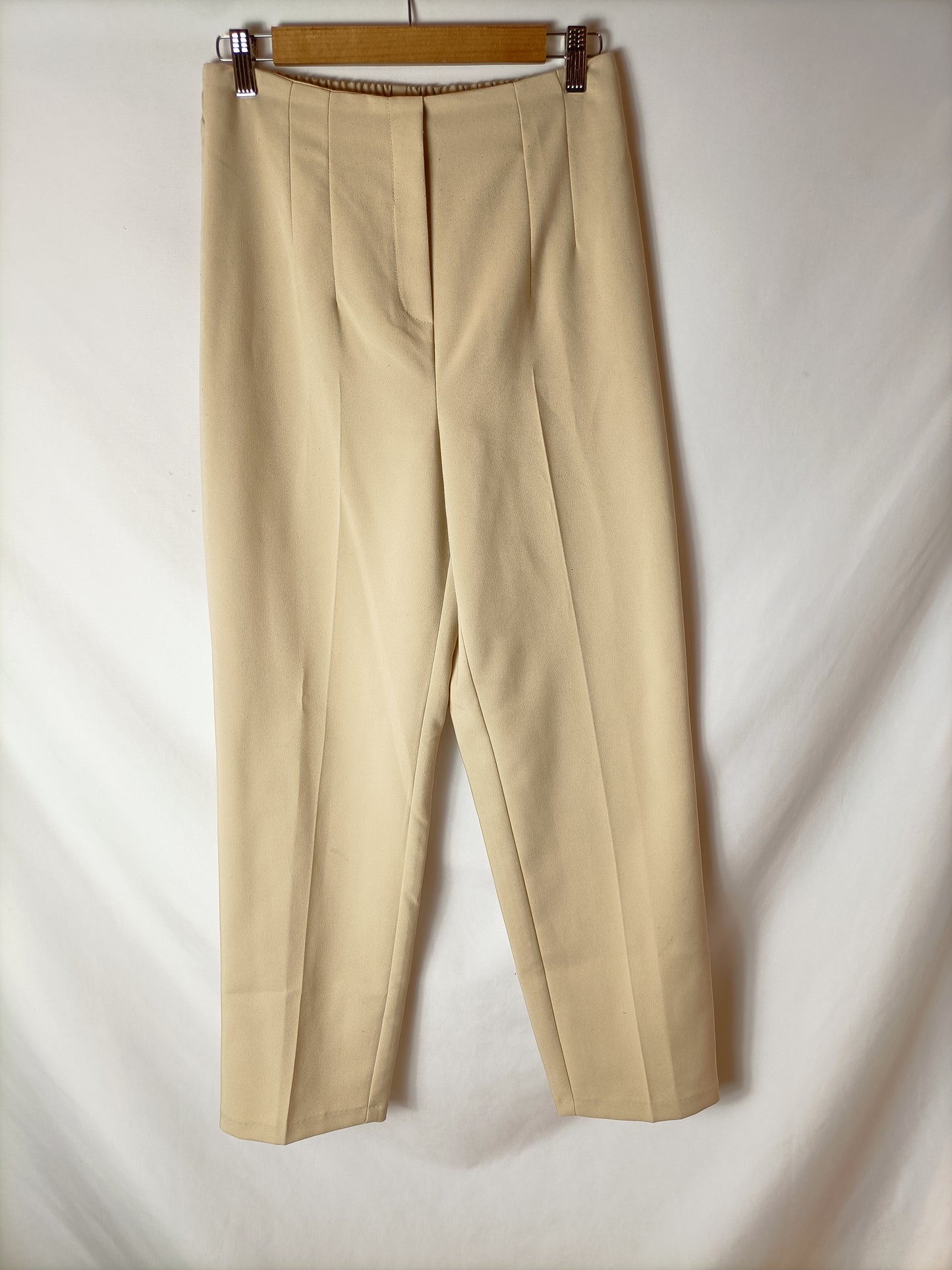 PRIMARK. Pantalón beige fluido T.38