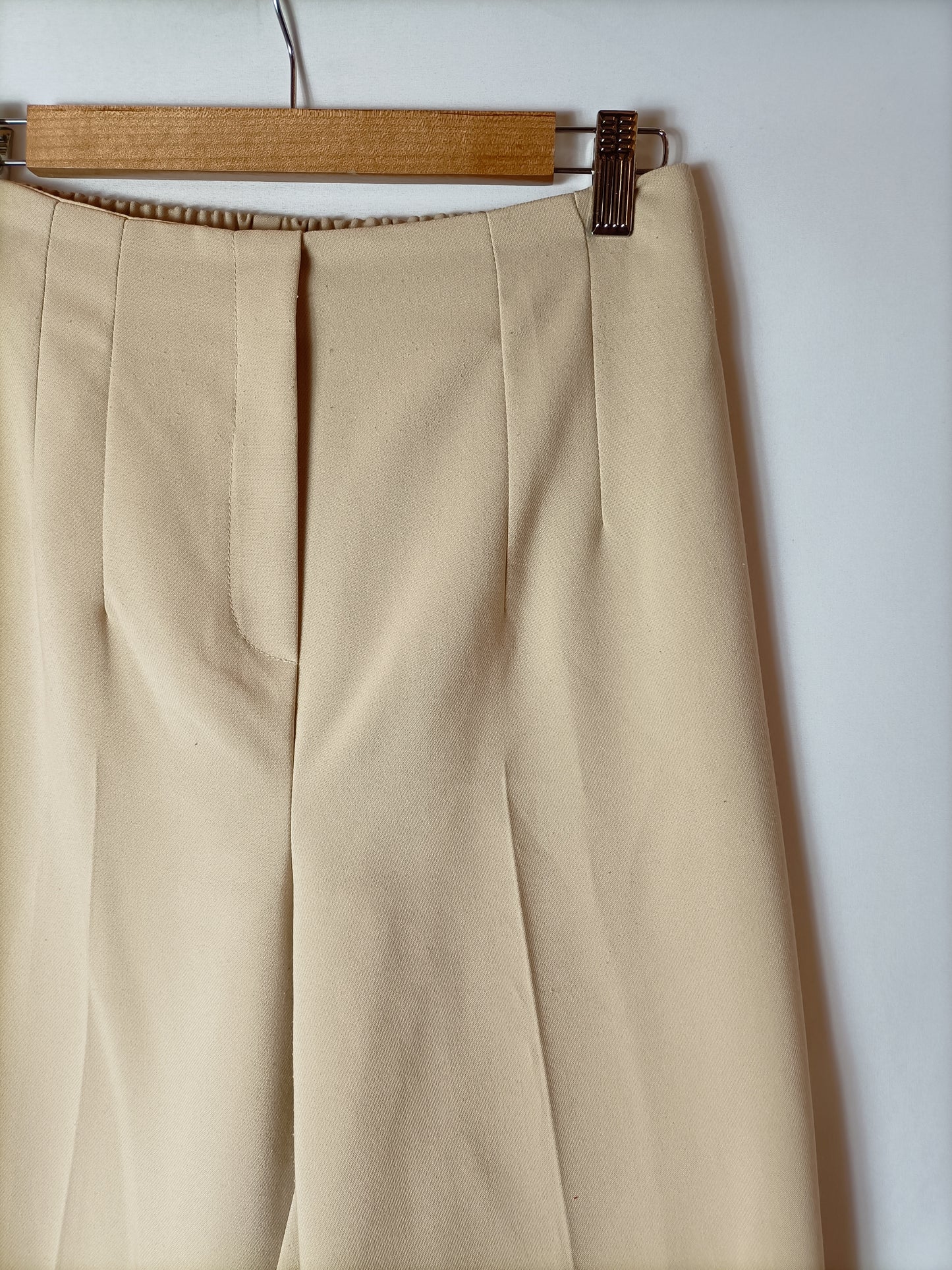 PRIMARK. Pantalón beige fluido T.38