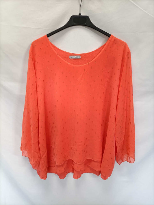 BLANCO AZZAHAR. Blusa coral topitos T.50