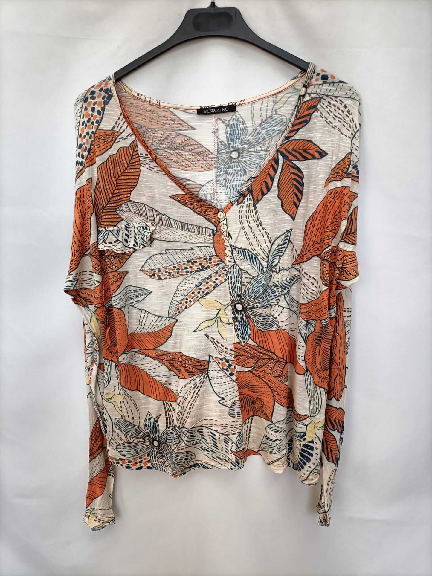 MESSCALINO. Camiseta beige flores T.44