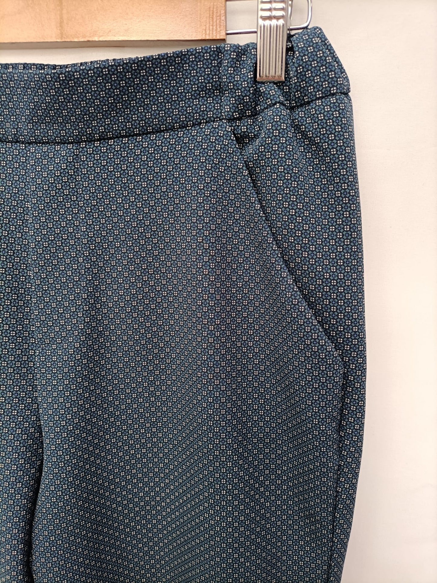 ZARA. Pantalón azul florecitas T.s