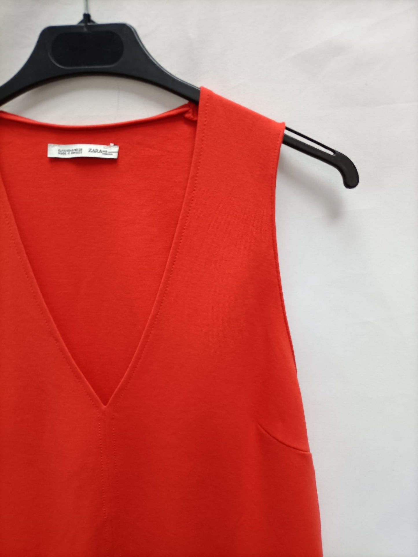 ZARA.Top rojo escote pico T.s