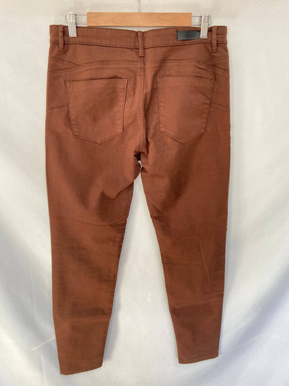 STRADIVARIUS.Pantalones marrones T.42