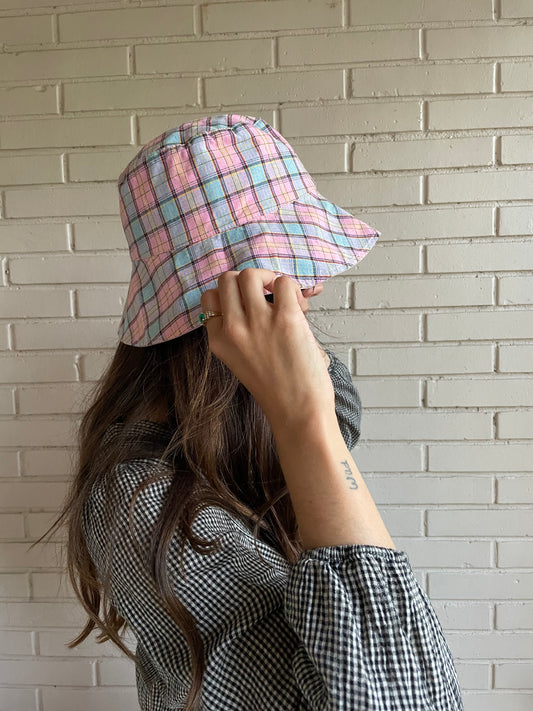 OTRAS.Bucket hat cuadros