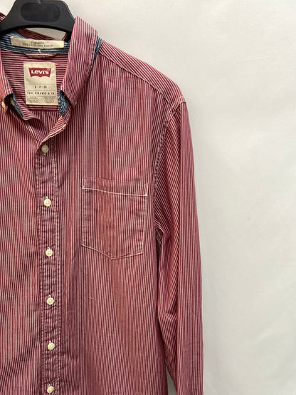 LEVI’s. camisa estilo oxford  T.S