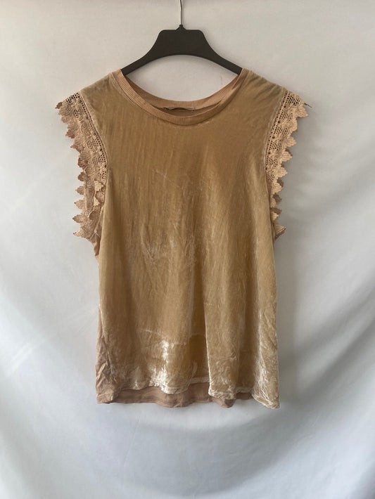 ZARA. Camiseta terciopelo T. M