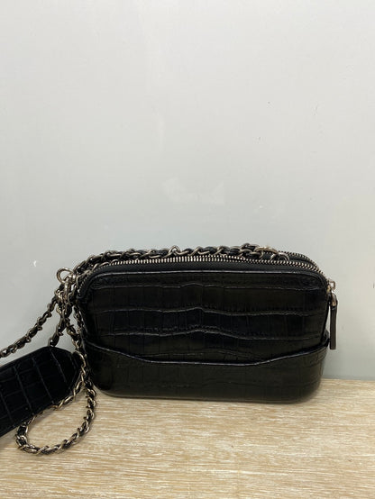 OTRAS.Bolso negro mini cadena