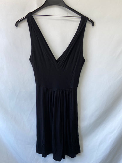 ZARA.Vestido corto negro T.S