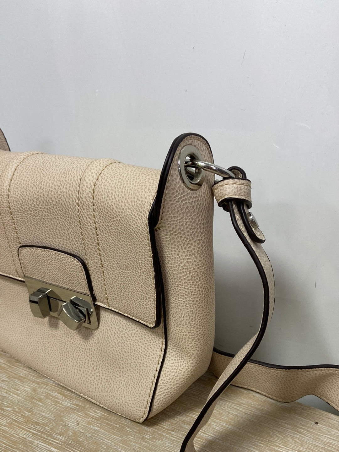 JUSTFAB.Bolso beige bandolera