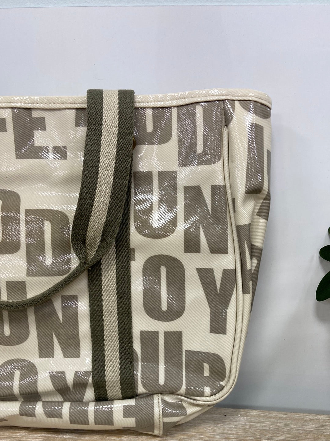 FUN&BASICS.Bolso impermeable letras