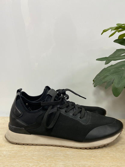 PULL&BEAR. Zapatillas negras T. 41