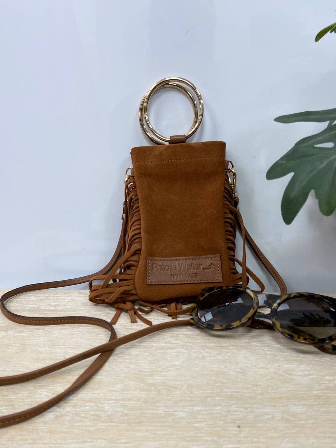 PRISCILA WELTER.Bolso piel camel flecos