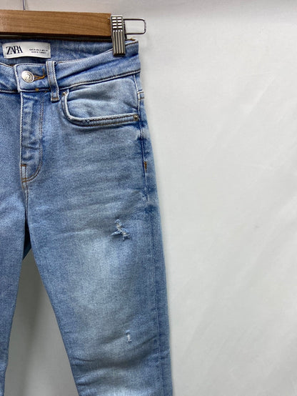 ZARA.Pantalones denim clarito T.34