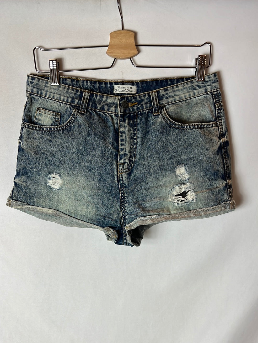 SHANA. Short vaquero efecto desgastado. T 40