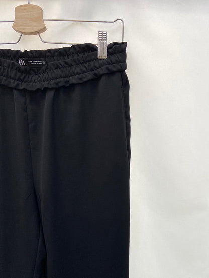 ZARA.Pantalones negros relajados T.M