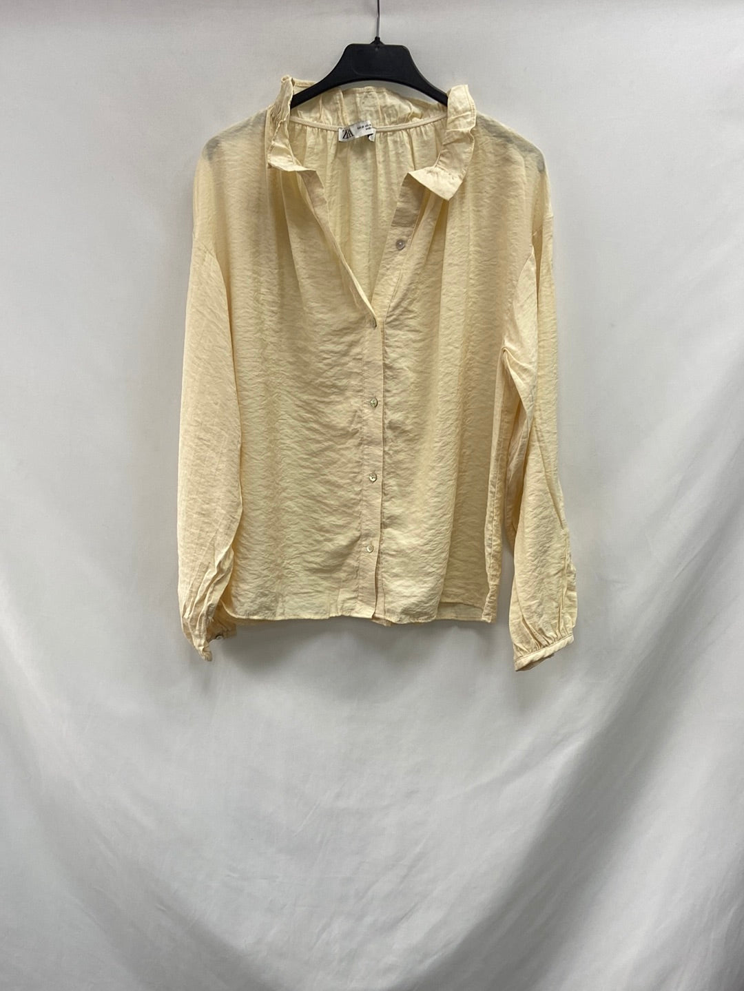 ZARA.Camisa beige cuello fruncido T.XS